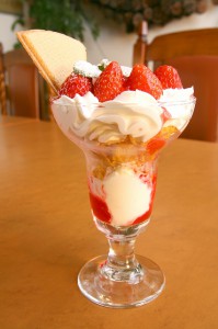 春のイチゴパフェ