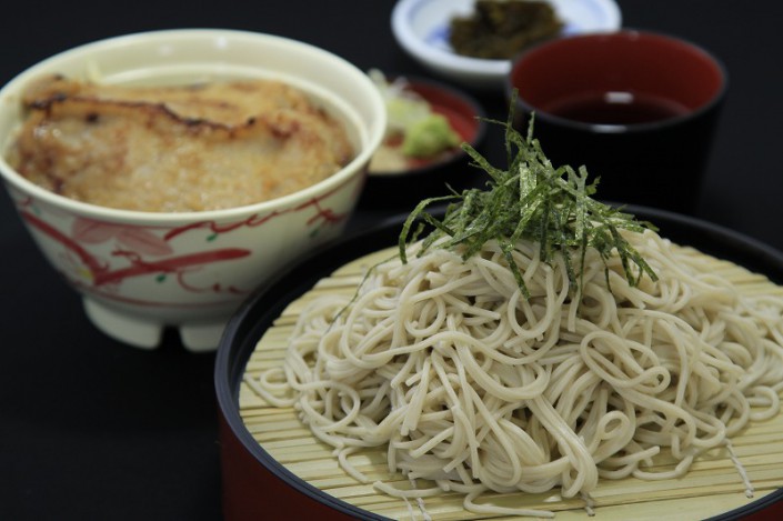 豚みそ丼とざるそばセット 1,000円