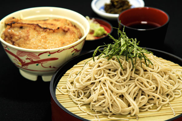 豚みそ丼とざるそばのセット